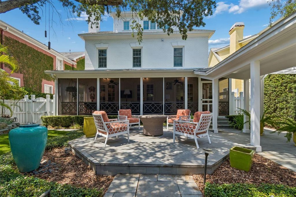Image 51 of property listing at 2414 W COUNTRY CLUB AVENUE, Tampa, FL 33611
