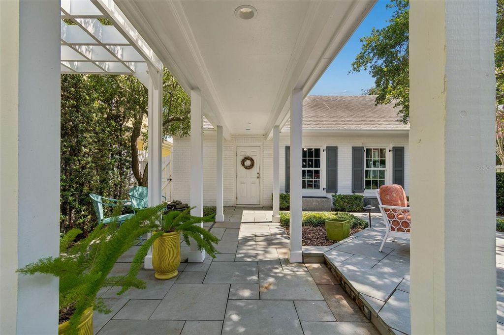 Image 55 of property listing at 2414 W COUNTRY CLUB AVENUE, Tampa, FL 33611