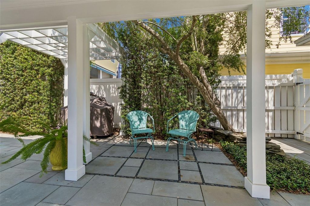 Image 56 of property listing at 2414 W COUNTRY CLUB AVENUE, Tampa, FL 33611