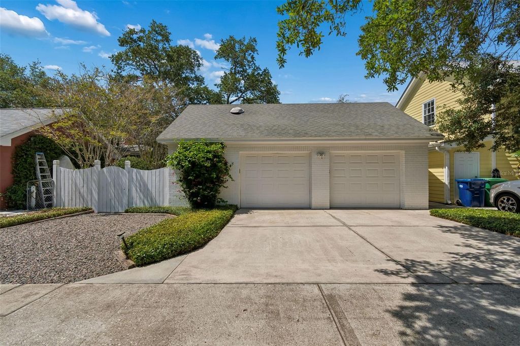 Image 58 of property listing at 2414 W COUNTRY CLUB AVENUE, Tampa, FL 33611