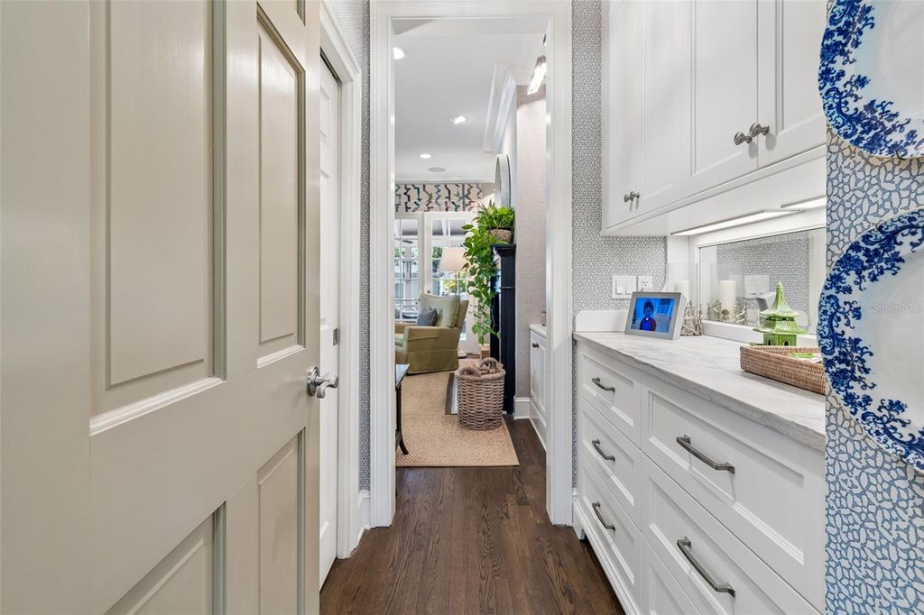 Image 7 of property listing at 2414 W COUNTRY CLUB AVENUE, Tampa, FL 33611