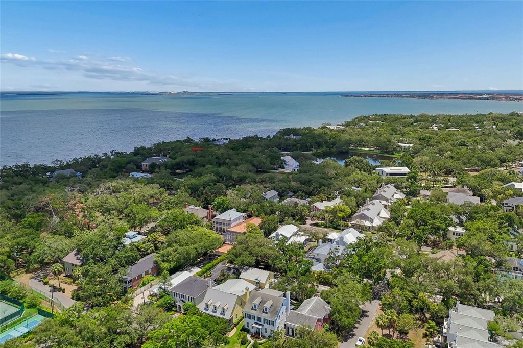 Image 61 of property listing at 2414 W COUNTRY CLUB AVENUE, Tampa, FL 33611
