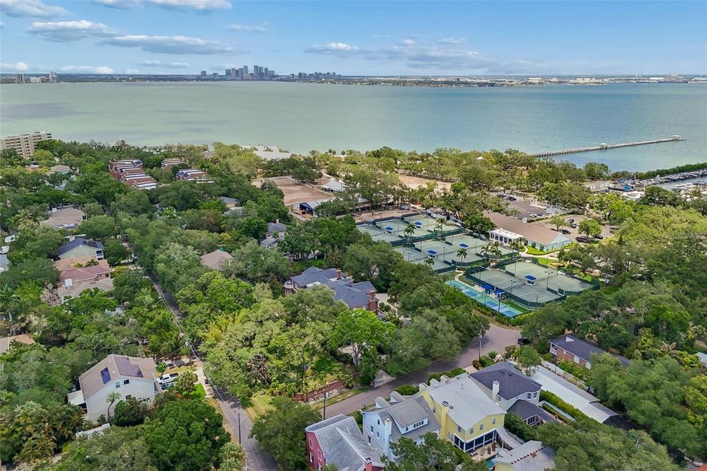Image 62 of property listing at 2414 W COUNTRY CLUB AVENUE, Tampa, FL 33611