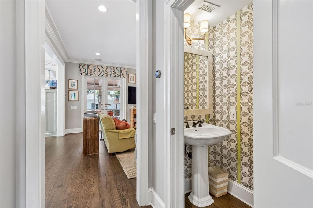 Image 65 of property listing at 2414 W COUNTRY CLUB AVENUE, Tampa, FL 33611