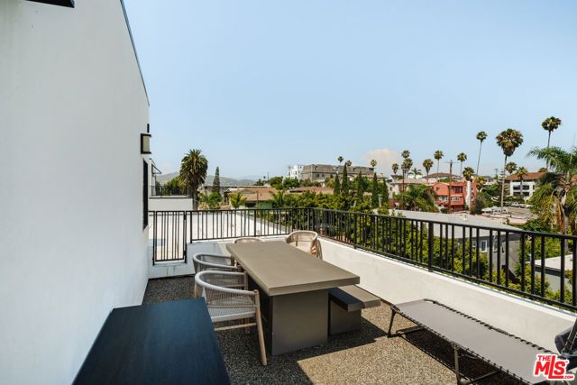 4460 Maplewood Avenue, Los Angeles, CA 90004