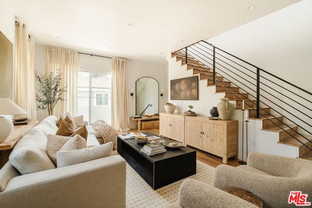 4460 Maplewood Avenue, Los Angeles, CA 90004