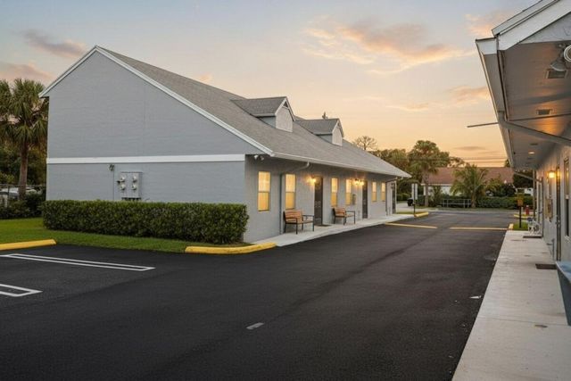 5201 Wallis Road D, West Palm Beach, FL 33415