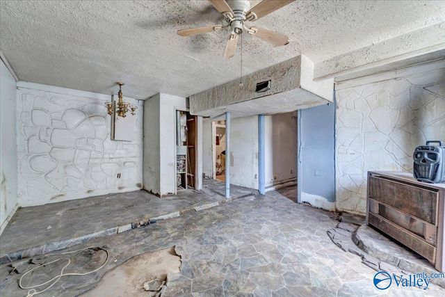 3238 Uvalde Lane NW, Huntsville, AL 35810