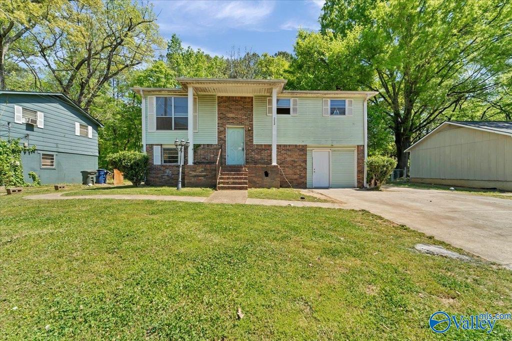 3238 Uvalde Lane NW, Huntsville, AL 35810