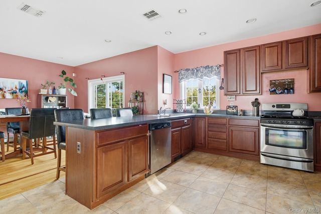 28 Hewitt Street, Garnerville, NY 10923