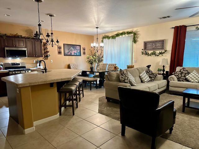 843 Bellis, Dinuba, CA 93618
