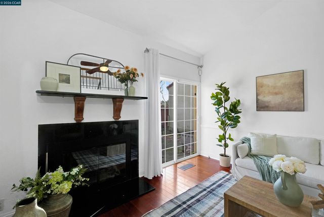 1 Sapphire Ct, Hercules, CA 94547