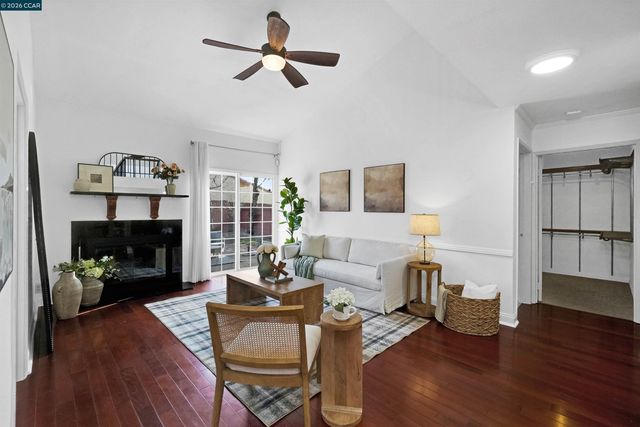 1 Sapphire Ct, Hercules, CA 94547