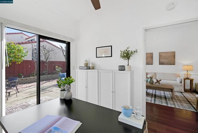 1 Sapphire Ct, Hercules, CA 94547