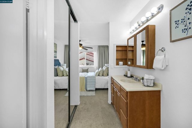 1 Sapphire Ct, Hercules, CA 94547