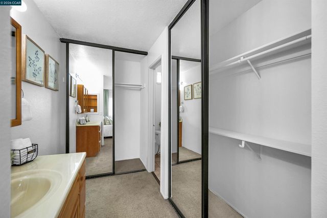 1 Sapphire Ct, Hercules, CA 94547