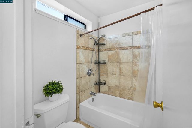 1 Sapphire Ct, Hercules, CA 94547