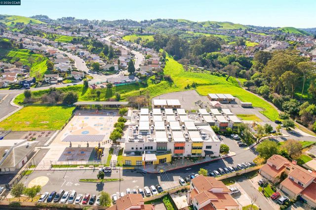 1 Sapphire Ct, Hercules, CA 94547