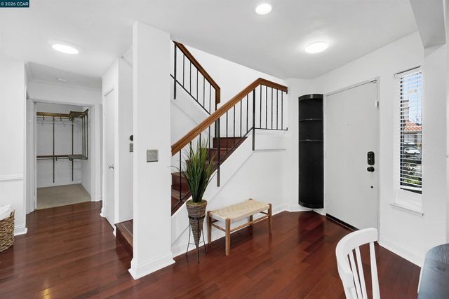 1 Sapphire Ct, Hercules, CA 94547