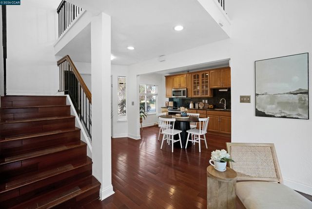 1 Sapphire Ct, Hercules, CA 94547