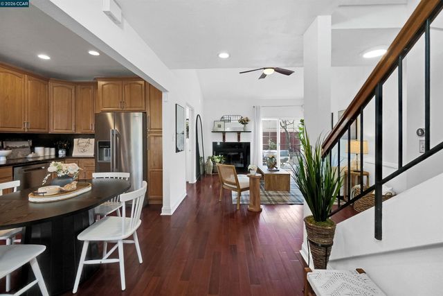 1 Sapphire Ct, Hercules, CA 94547