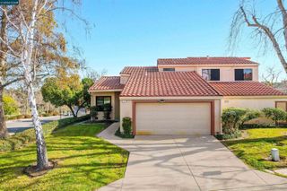 1 Sapphire Ct, Hercules, CA 94547