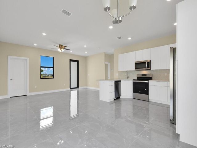 800 NW 3rd AVE, Cape Coral, FL 33993