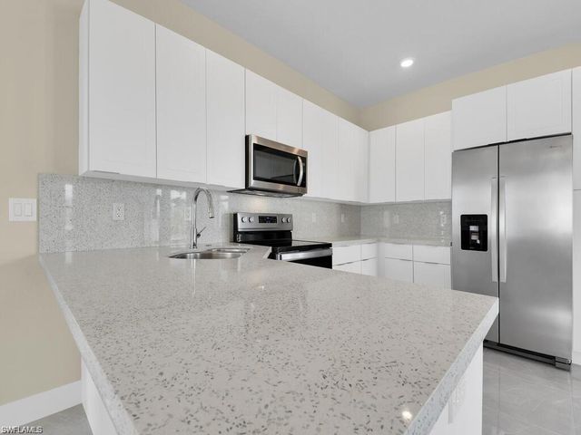 800 NW 3rd AVE, Cape Coral, FL 33993