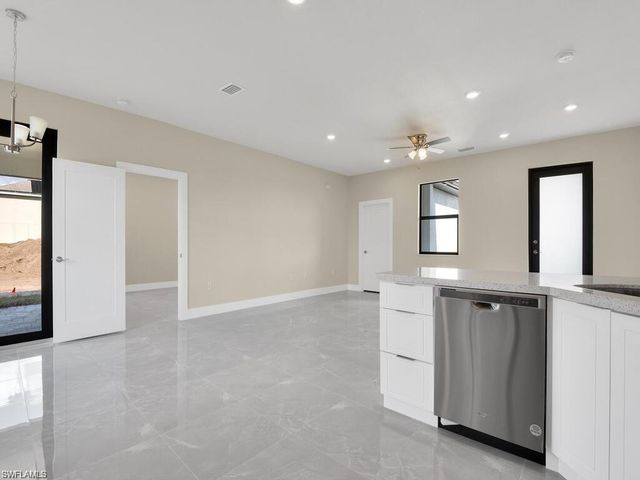 800 NW 3rd AVE, Cape Coral, FL 33993