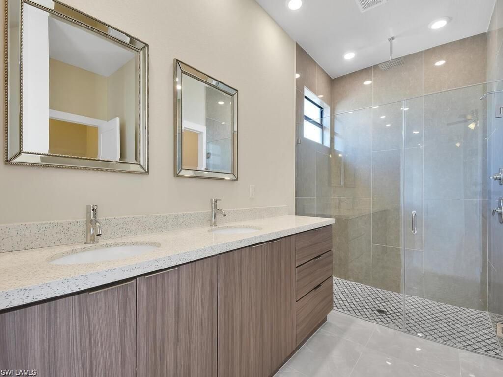 Image 11 of property listing at 800 NW 3rd AVE, Cape Coral, FL 33993