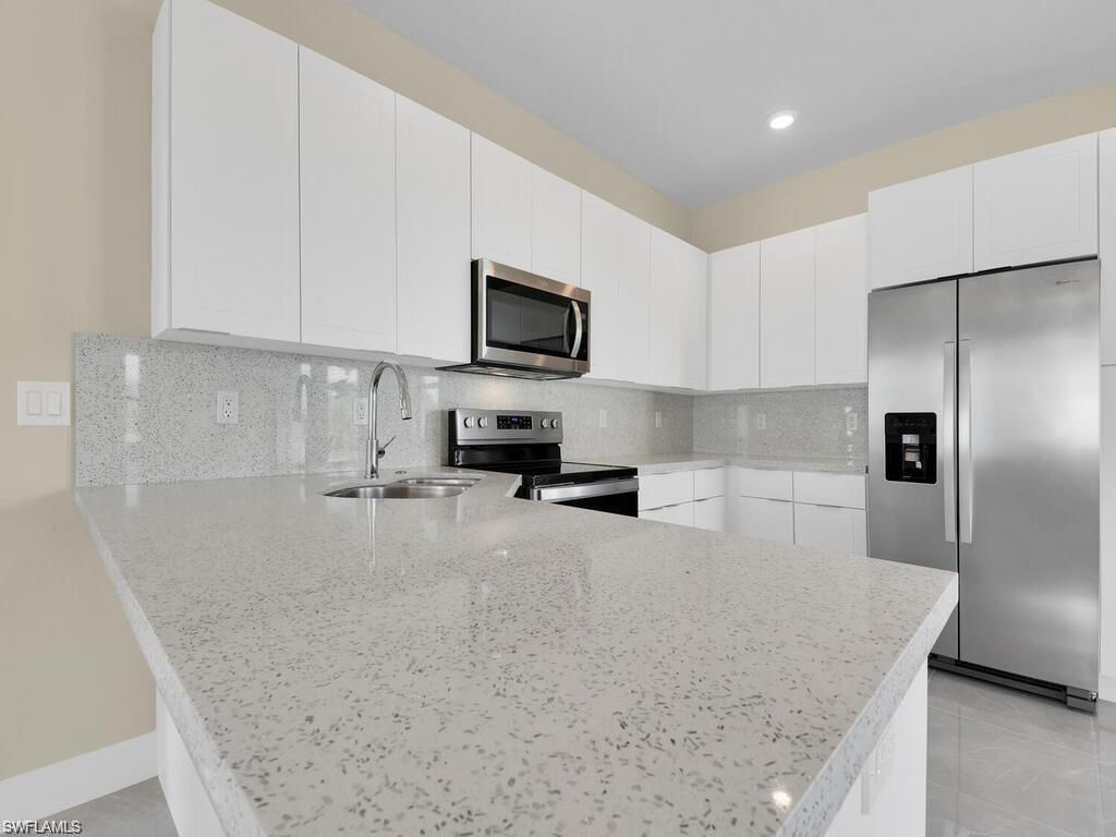 Image 5 of property listing at 800 NW 3rd AVE, Cape Coral, FL 33993