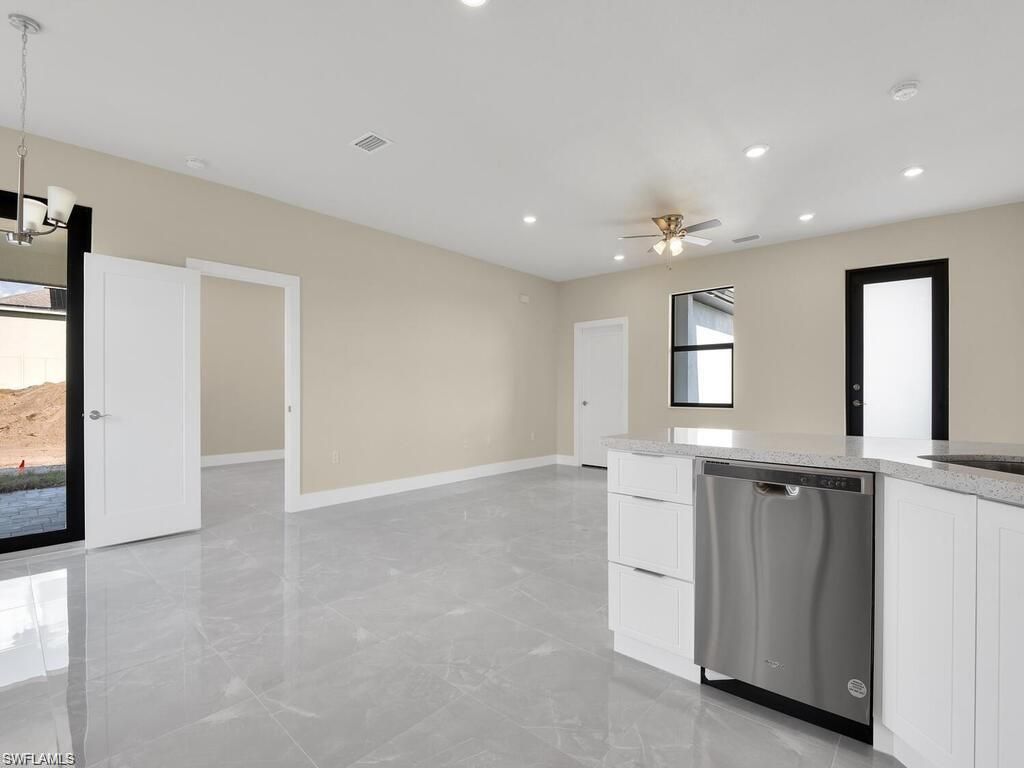 Image 6 of property listing at 800 NW 3rd AVE, Cape Coral, FL 33993