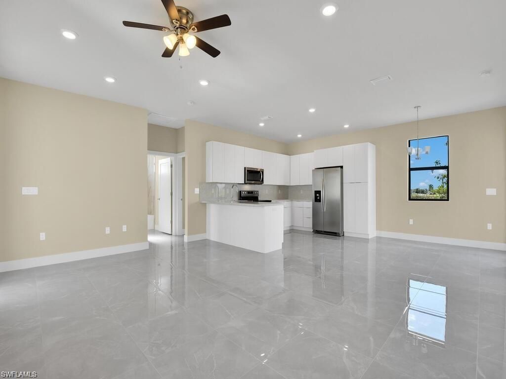 Image 8 of property listing at 800 NW 3rd AVE, Cape Coral, FL 33993