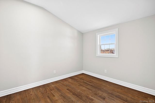 36 Cinque Drive, Farmingdale, NY 11735