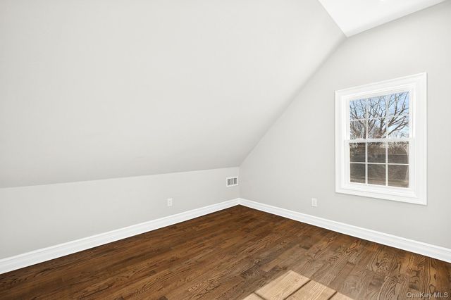 36 Cinque Drive, Farmingdale, NY 11735