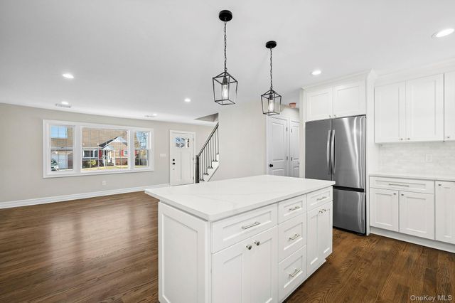 36 Cinque Drive, Farmingdale, NY 11735