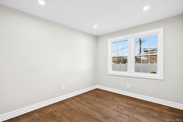 36 Cinque Drive, Farmingdale, NY 11735