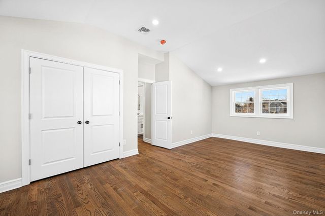 36 Cinque Drive, Farmingdale, NY 11735