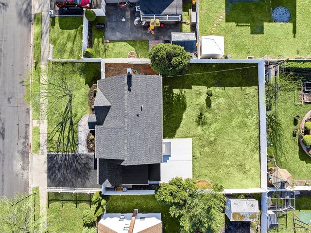 36 Cinque Drive, Farmingdale, NY 11735