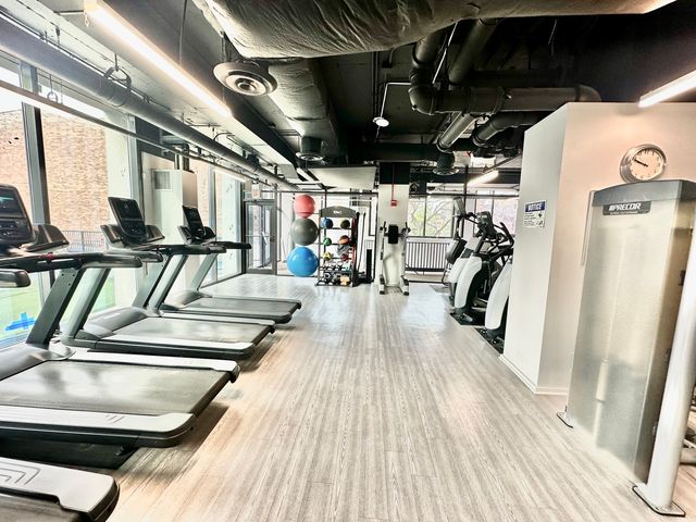 2020 N Lincoln Park West Avenue 18B, Chicago, IL 60614