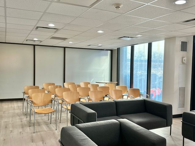 2020 N Lincoln Park West Avenue 18B, Chicago, IL 60614