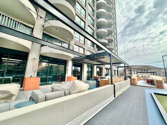 2020 N Lincoln Park West Avenue 18B, Chicago, IL 60614