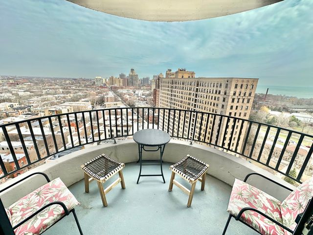 2020 N Lincoln Park West Avenue 18B, Chicago, IL 60614
