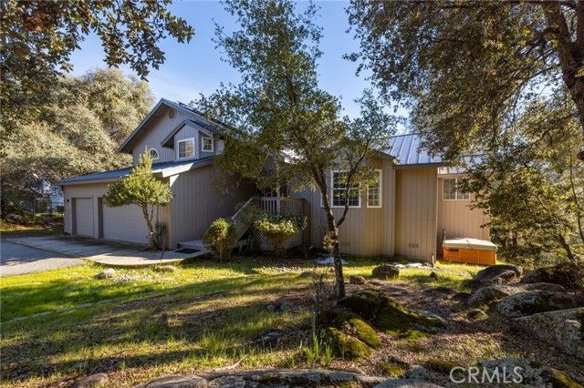39301 Moonray Lane, Oakhurst, CA 93644