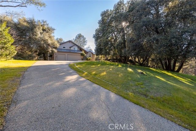 39301 Moonray Lane, Oakhurst, CA 93644
