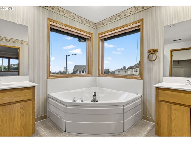 2277 Sw NANCY Pl, Gresham, OR 97080