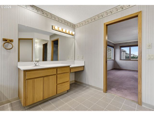 2277 Sw NANCY Pl, Gresham, OR 97080