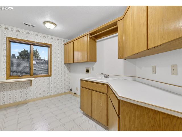 2277 Sw NANCY Pl, Gresham, OR 97080