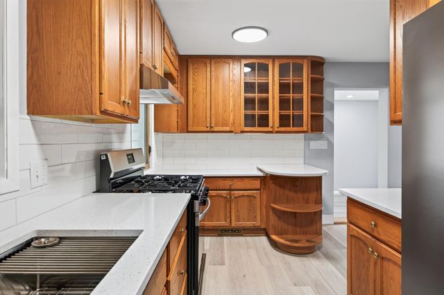 31 Demont Avenue E, Little Canada, MN 55117