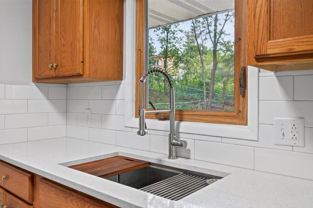 31 Demont Avenue E, Little Canada, MN 55117